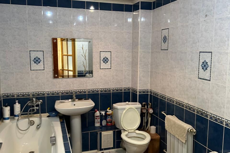 Продаётся 4-комнатная квартира, 74.3 м²