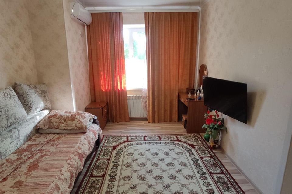 Продаётся 1-комнатная квартира, 42 м²