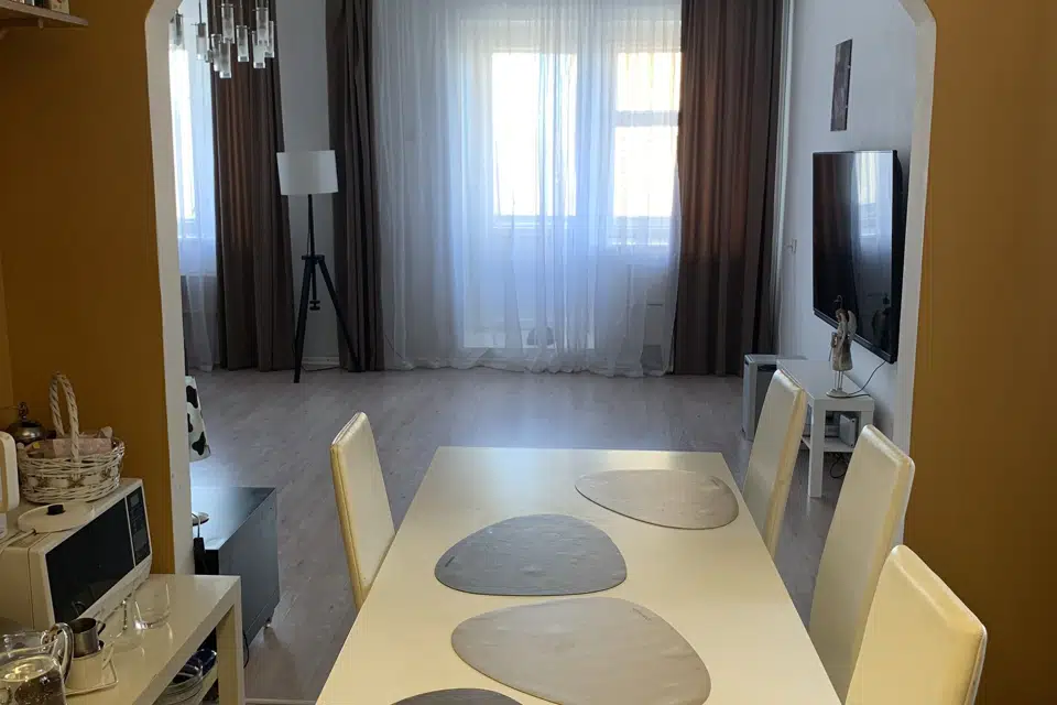 Продаётся 4-комнатная квартира, 106.4 м²