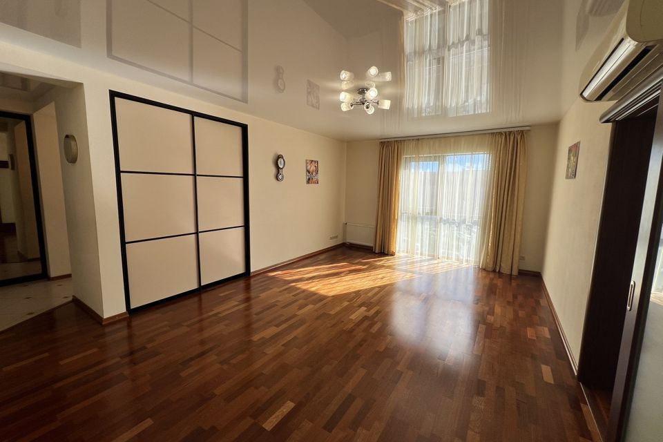 Продаётся 2-комнатная квартира, 68.2 м²