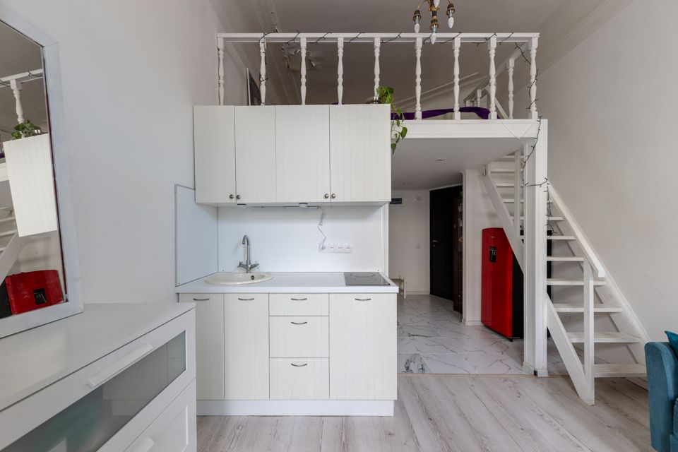 Продаётся комната в 4-комн. квартире, 100 м²