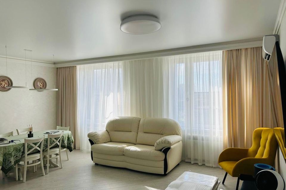Продаётся 4-комнатная квартира, 107.6 м²