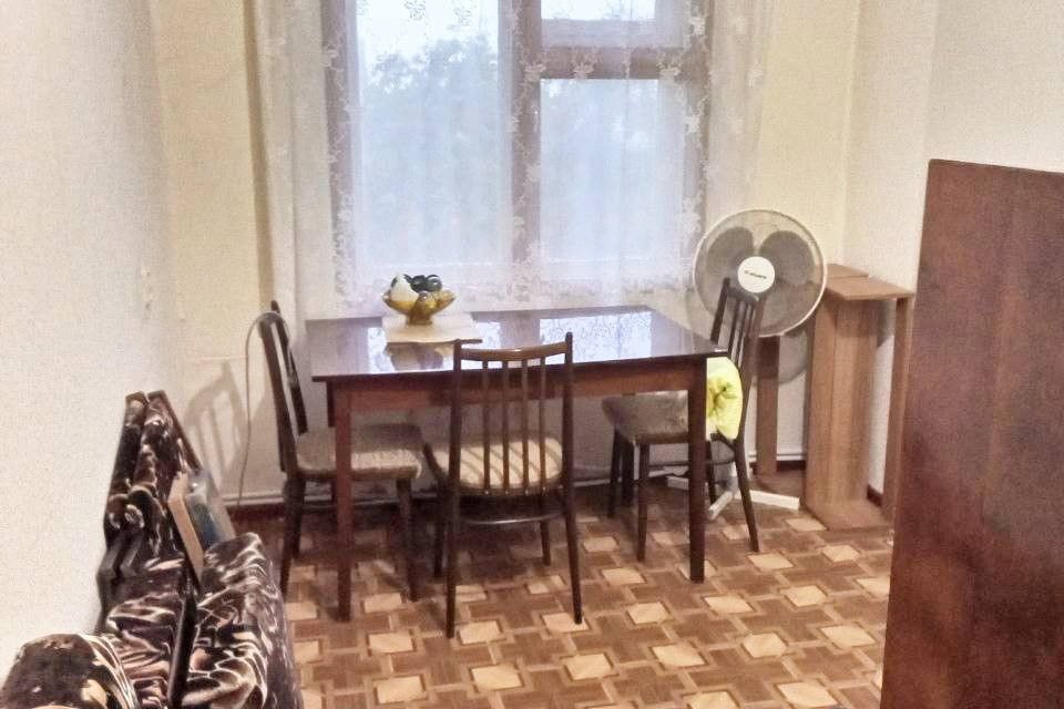 Продаётся 4-комнатная квартира, 65 м²