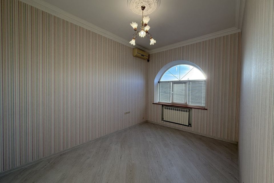 Продаётся 3-этажный дом, 245 м²