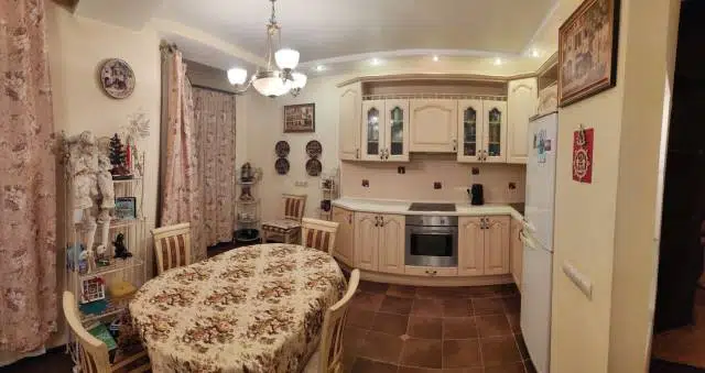 Продаётся 4-комнатная квартира, 139.5 м²