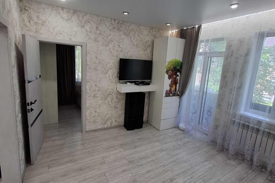 Продаётся 3-комнатная квартира, 52.3 м²