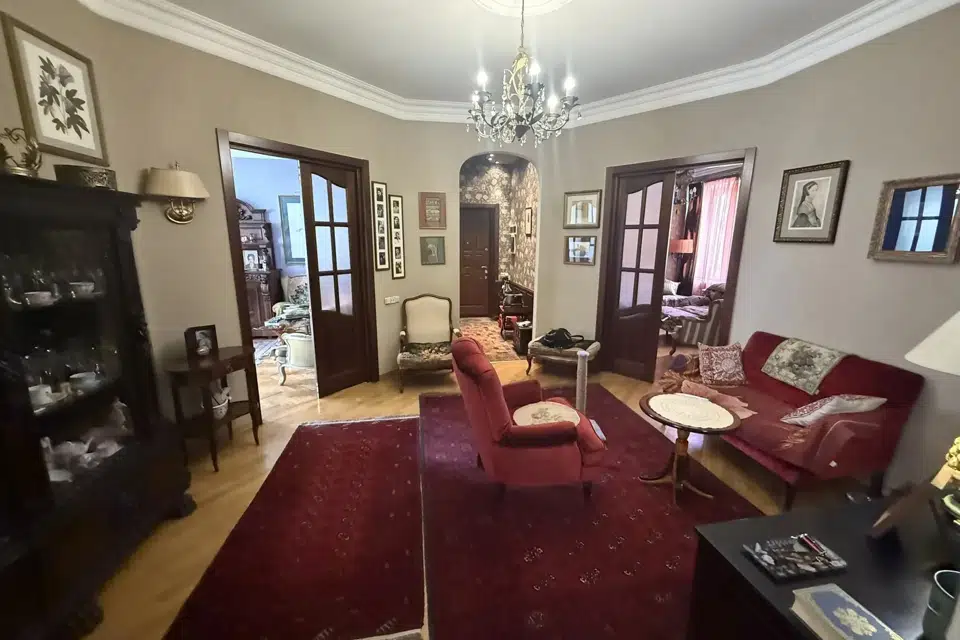 Продаётся 4-комнатная квартира, 140 м²