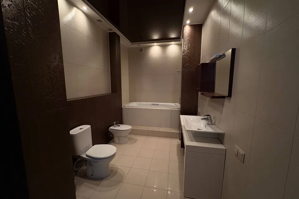 Продаётся 4-комнатная квартира, 151 м²