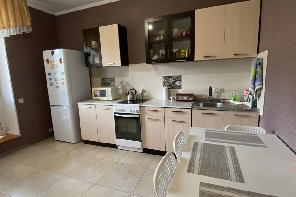 Продаётся 1-комнатная квартира, 42 м²