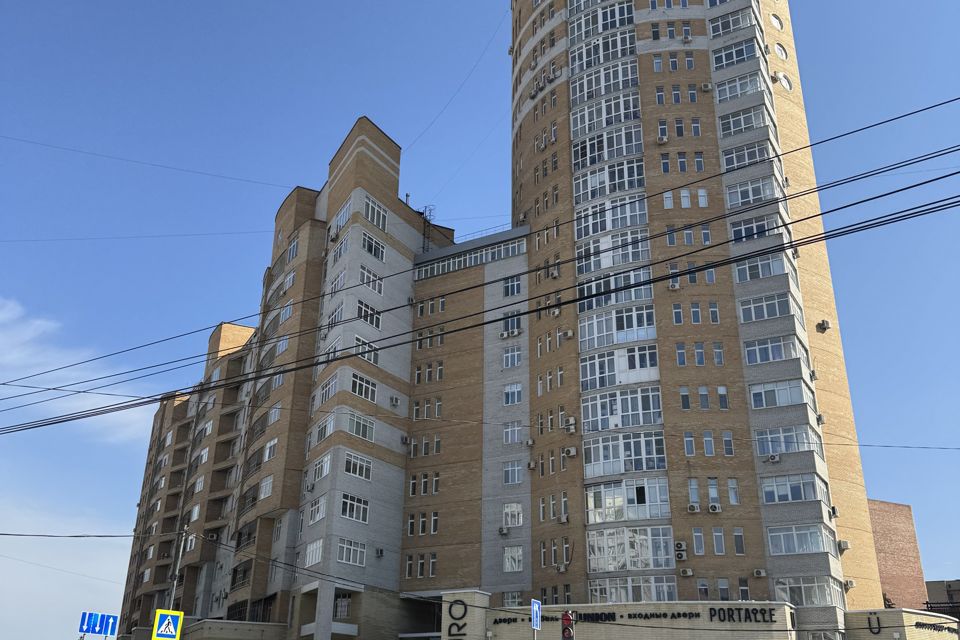 Продаётся 4-комнатная квартира, 141.3 м²
