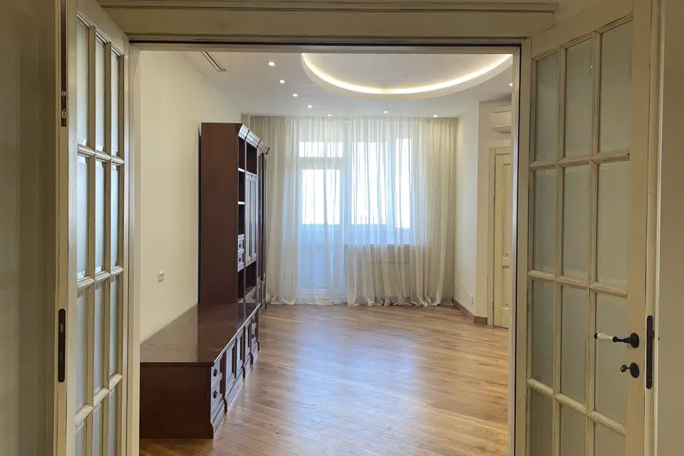 Продаётся 5-комнатная квартира, 192 м²