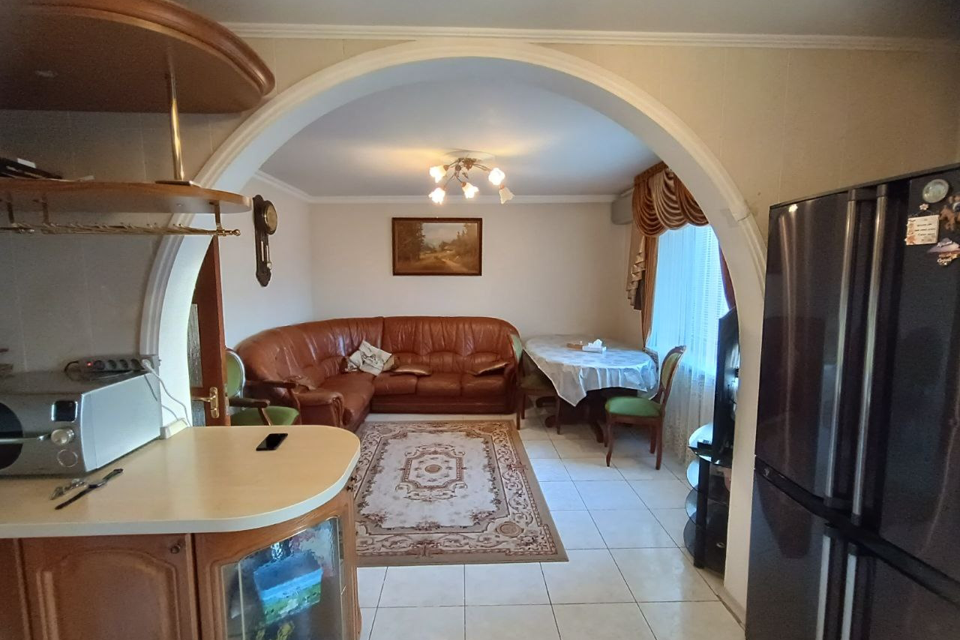 Продаётся 5-комнатная квартира, 185 м²