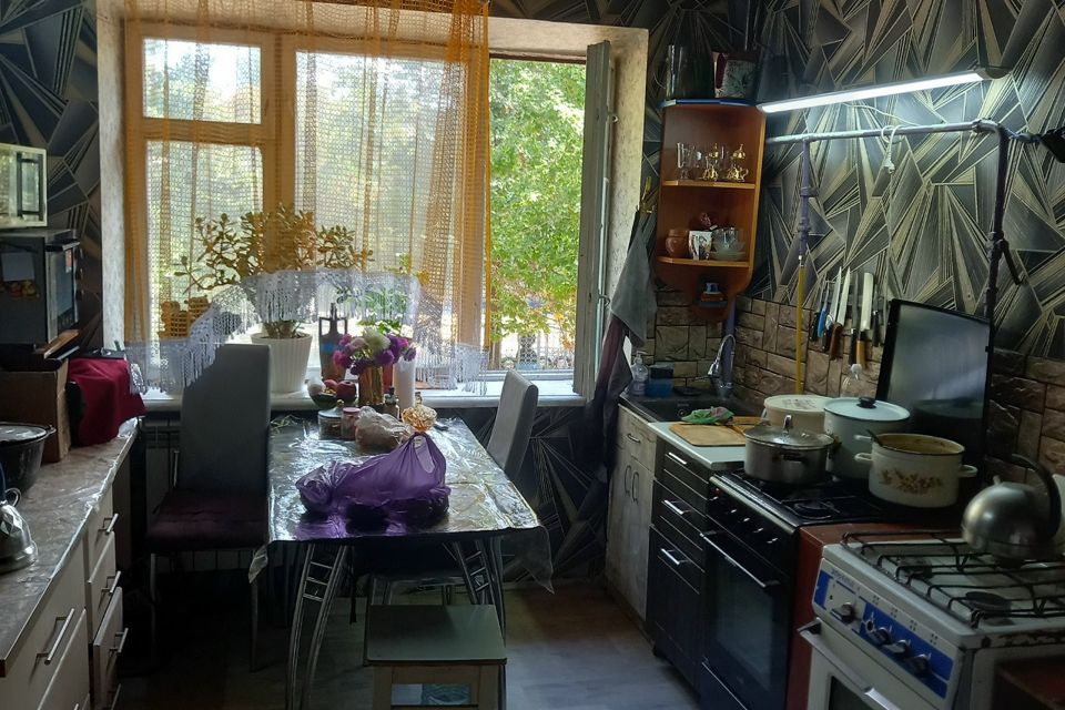Продаётся 4 комнаты в 1-комн. квартире, 14 м²