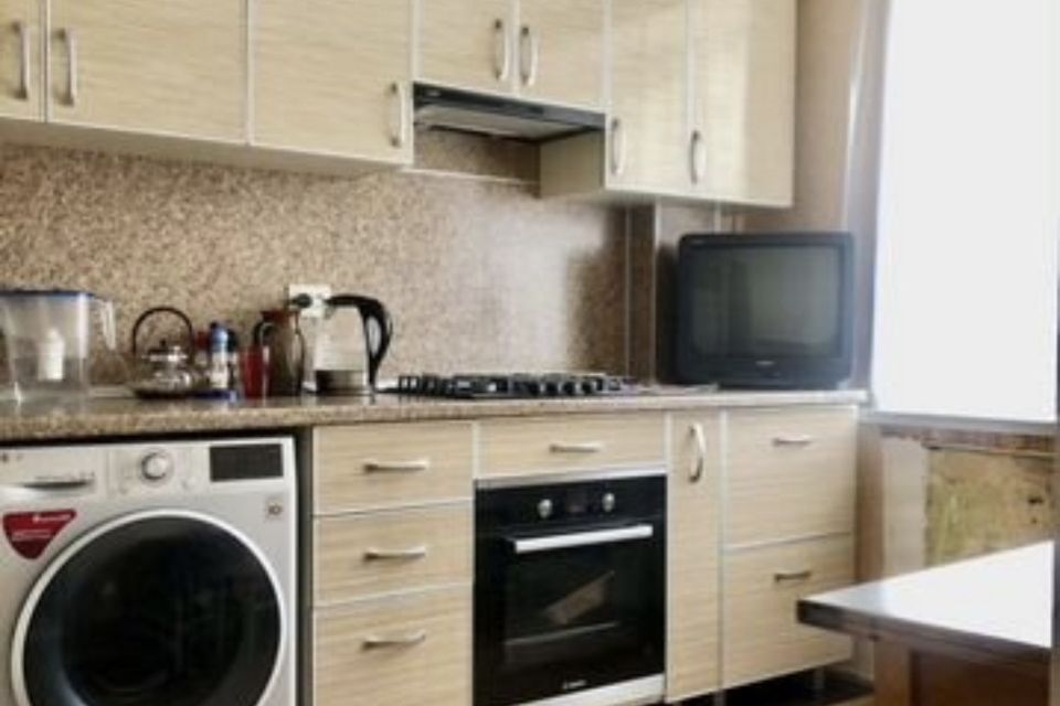 Продаётся 4-комнатная квартира, 74 м²