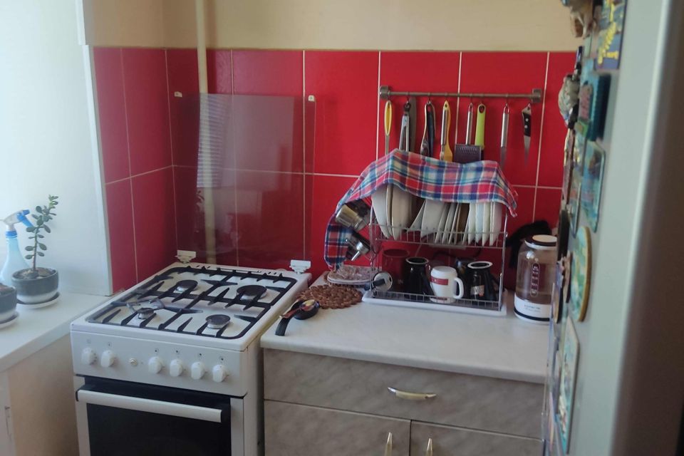 Продаётся 4-комнатная квартира, 61 м²