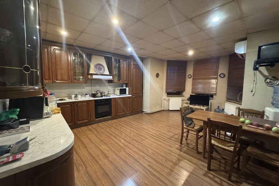 Продаётся 5-комнатная квартира, 178.7 м²