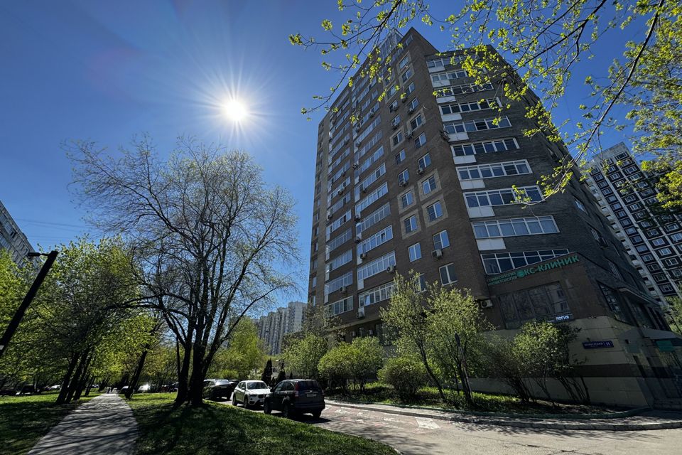 Продаётся 3-комнатная квартира, 105.7 м²