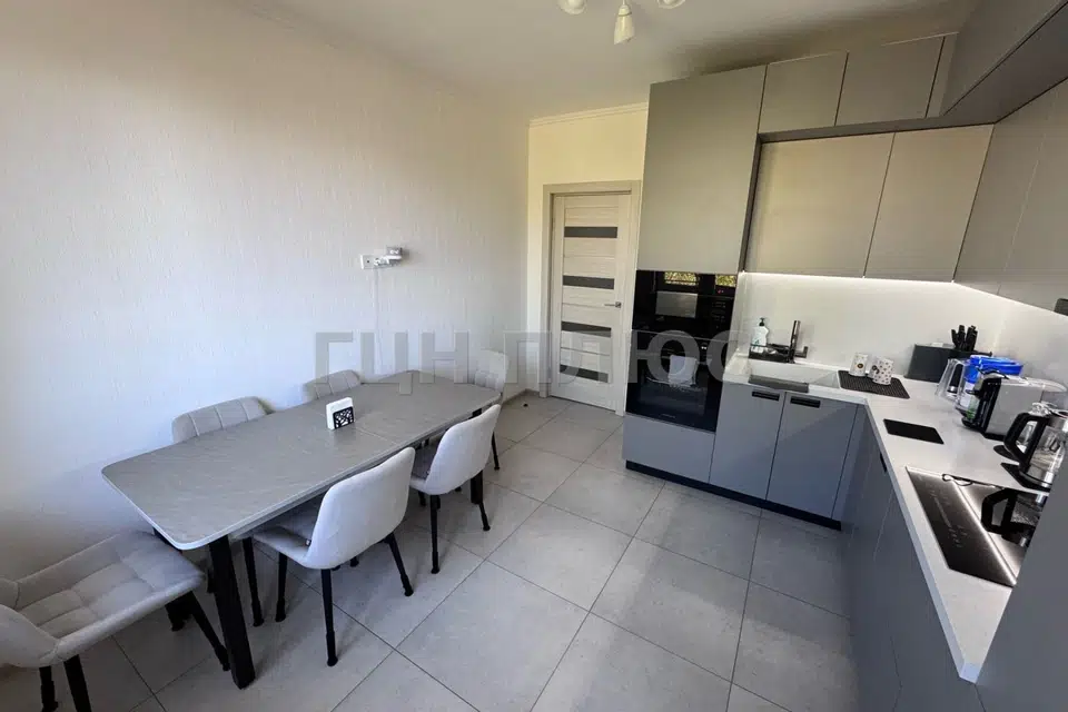 Продаётся 1-комнатная квартира, 42 м²