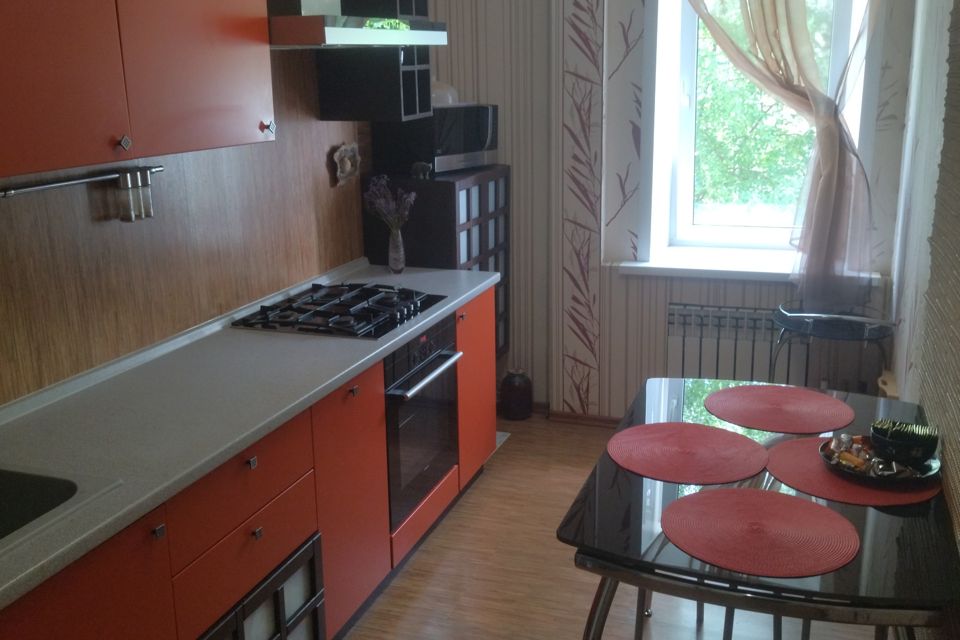 Продаётся 4-комнатная квартира, 75.6 м²
