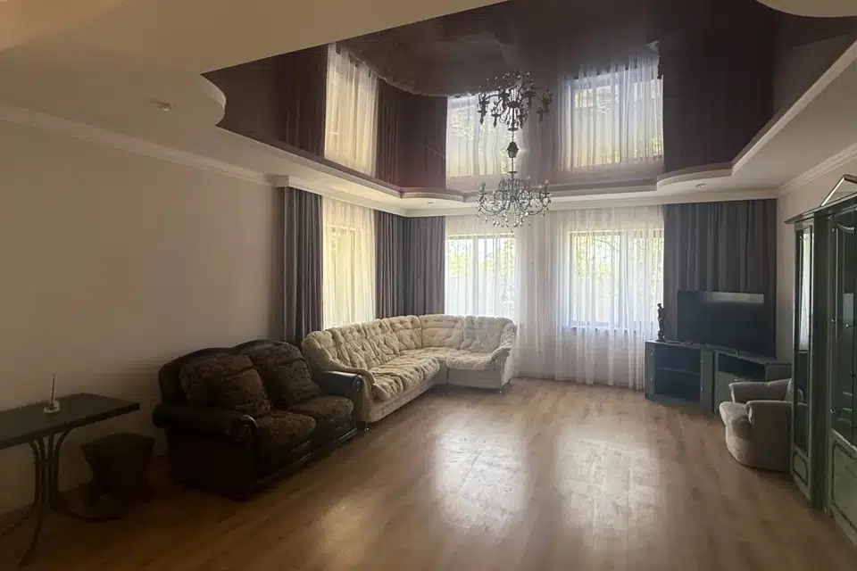 Продаётся 2-этажный дом, 215 м²
