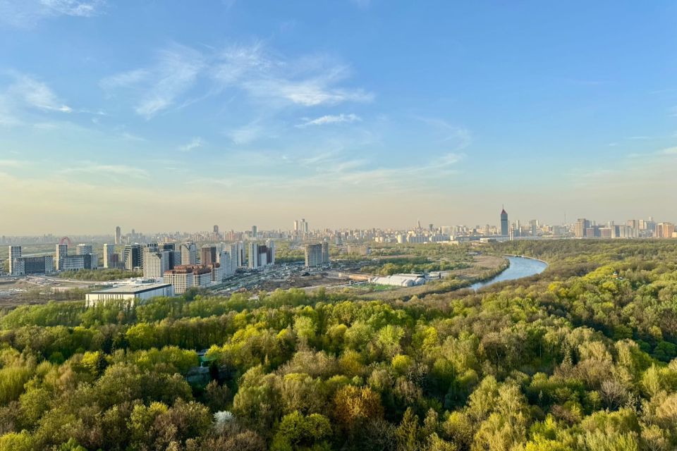 Продаётся 4-комнатная квартира, 434 м²