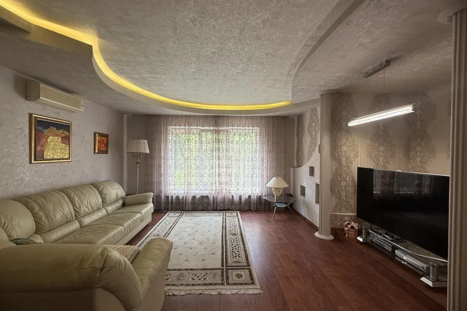 Продаётся 2-этажный дом, 220 м²