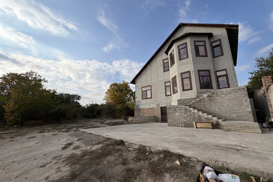 Продаётся 3-этажный дом, 450 м²