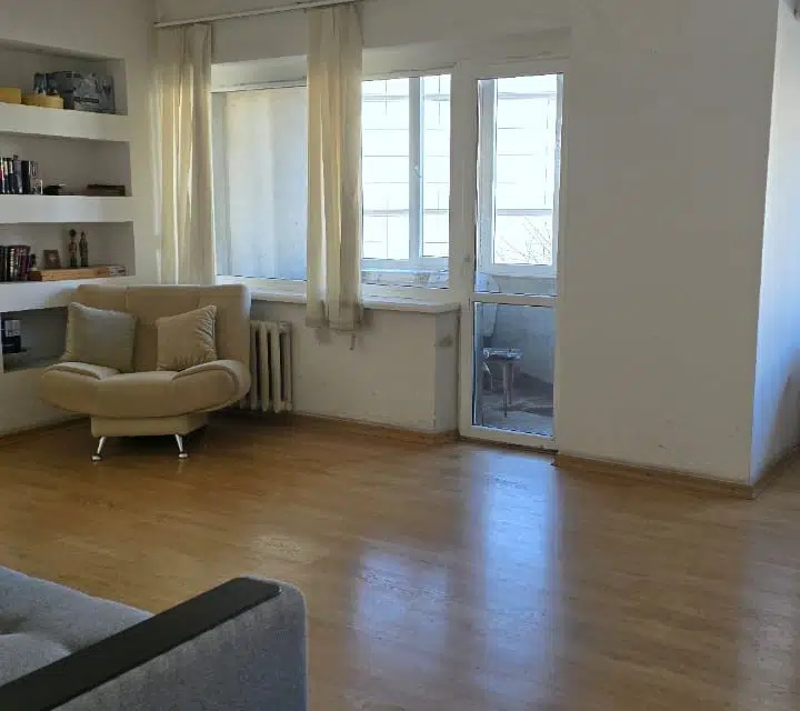 Продаётся 4-комнатная квартира, 168.4 м²