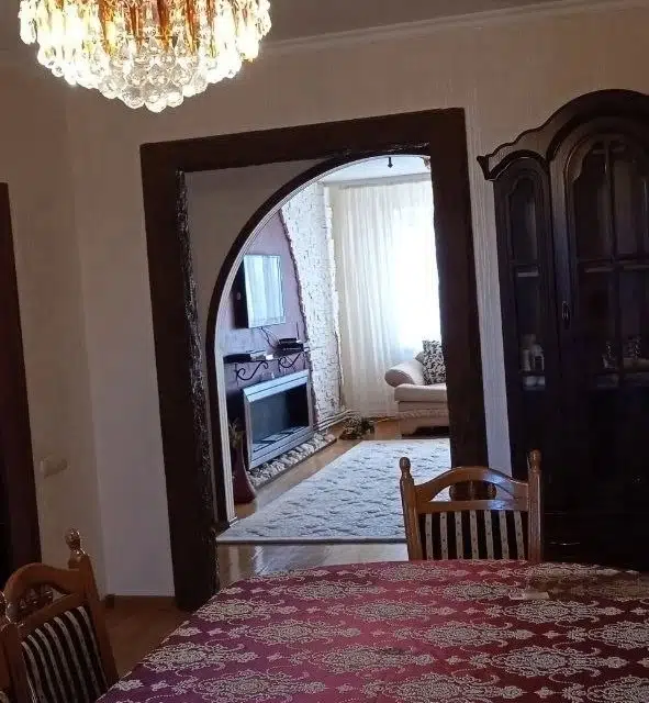 Продаётся 4-комнатная квартира, 125 м²