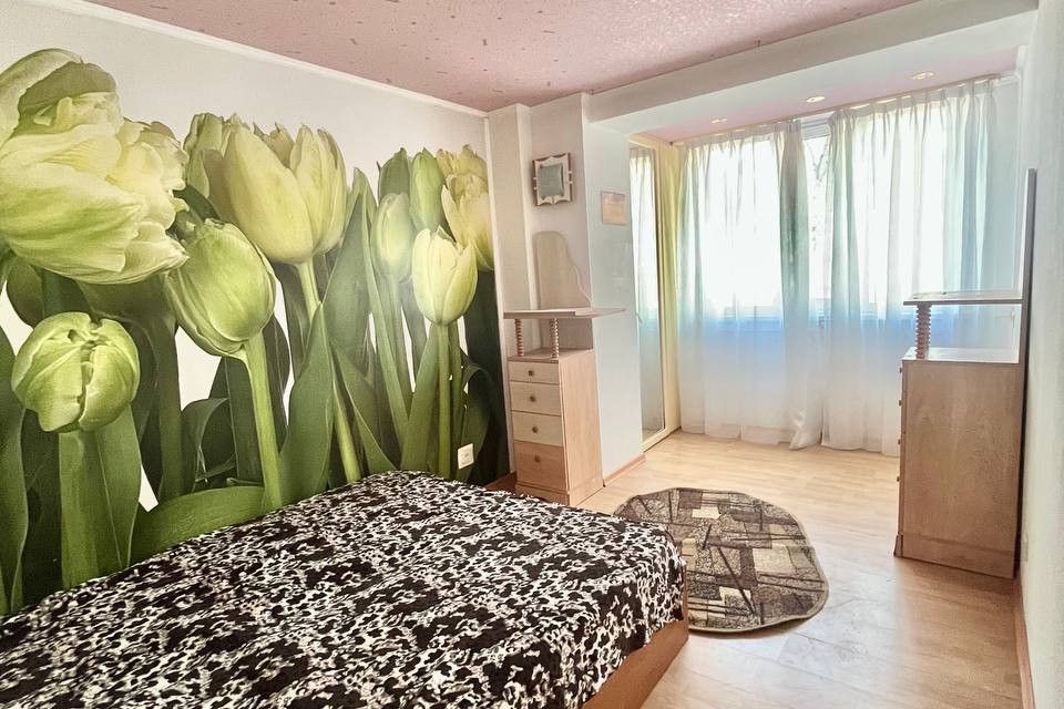 Продаётся 4-комнатная квартира, 100 м²
