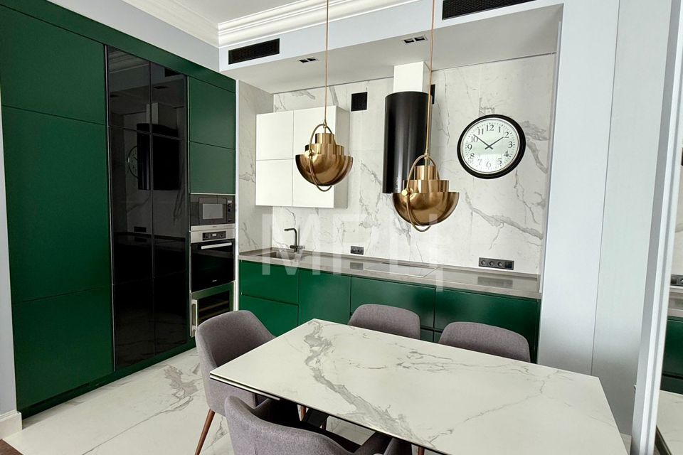 Продаётся 1-комнатная квартира, 100 м²