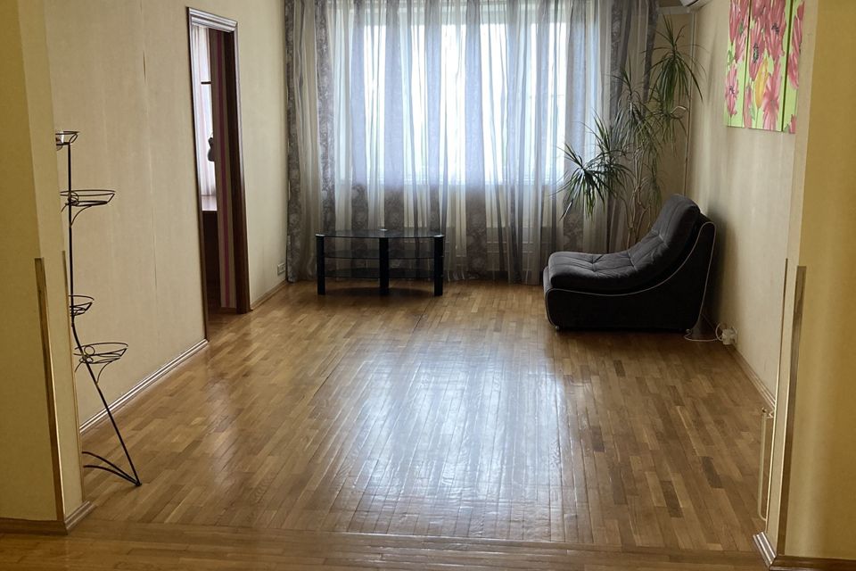Продаётся 4-комнатная квартира, 90 м²