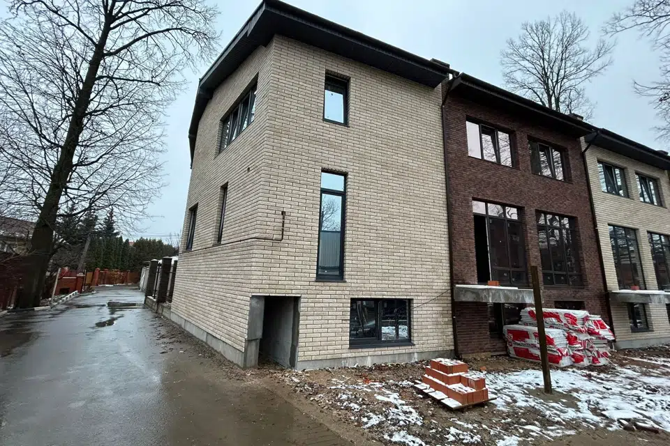 Продаётся 3-этажный дом, 151 м²