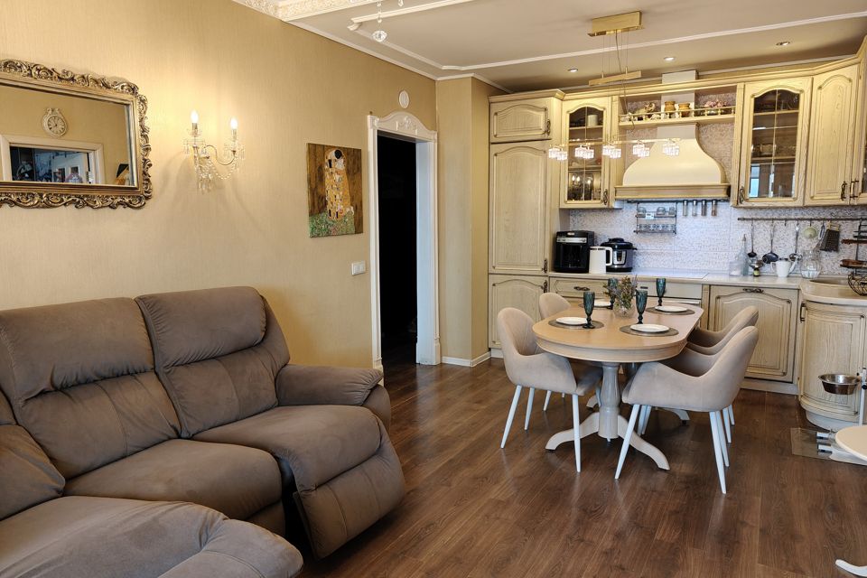 Продаётся 4-комнатная квартира, 87 м²