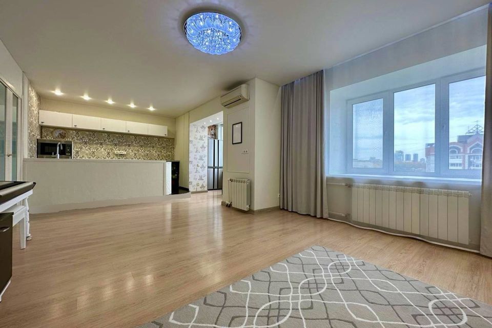 Продаётся 4-комнатная квартира, 130 м²