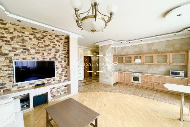 Продаётся 3-комнатная квартира, 100 м²