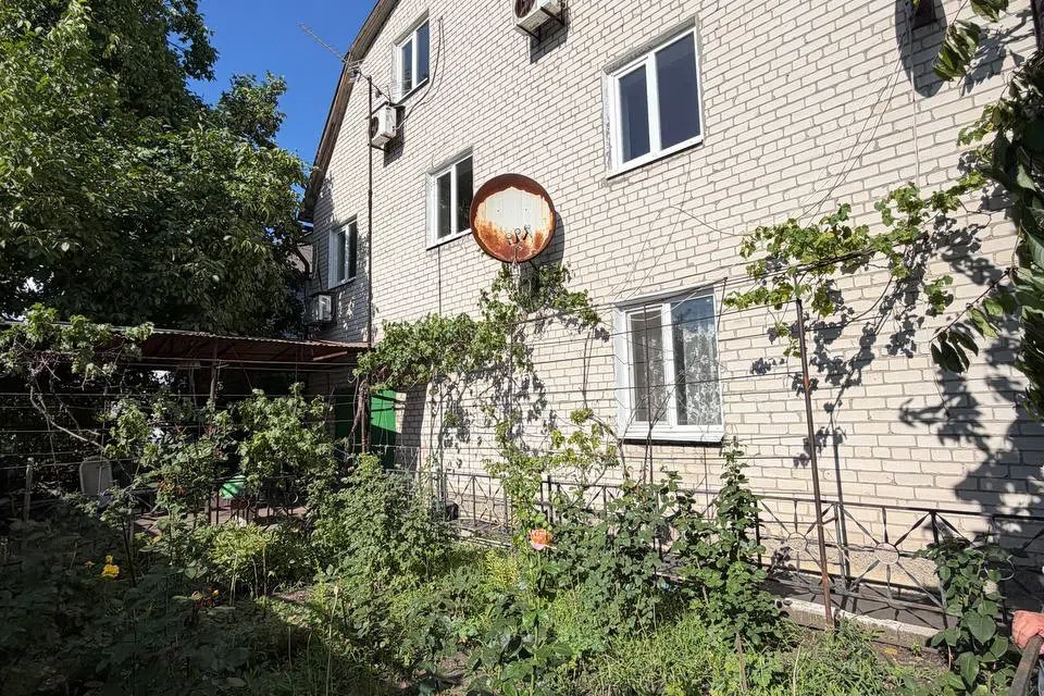 Продаётся 3-этажный дом, 350 м²