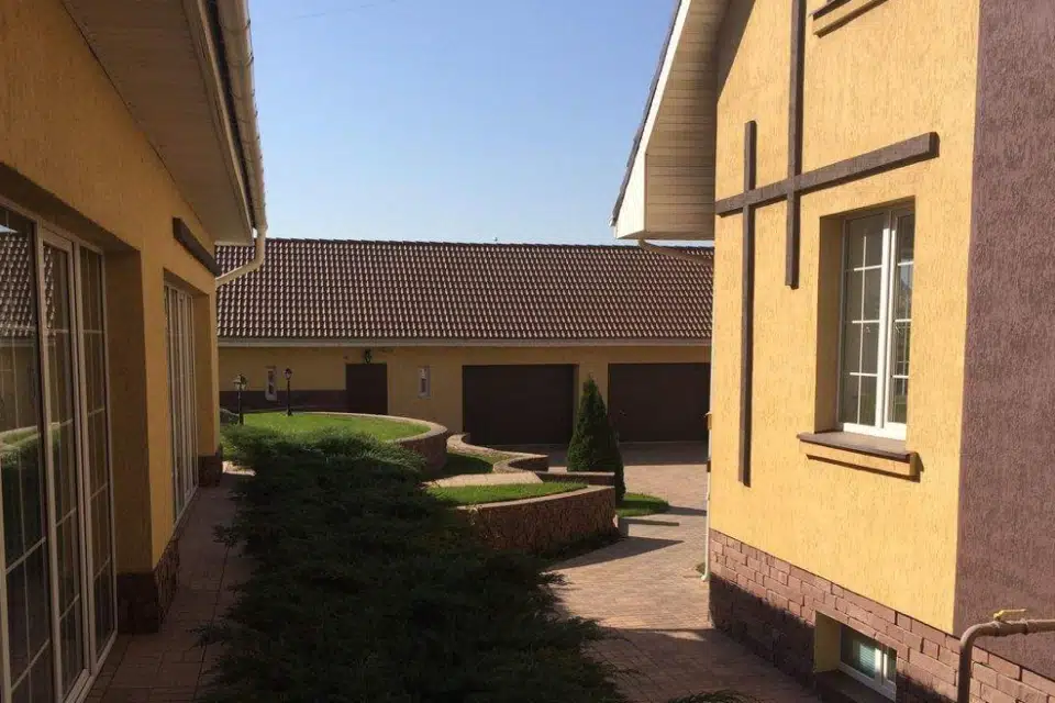 Продаётся 3-этажный дом, 460 м²