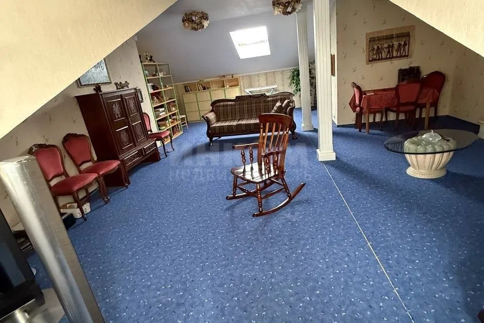 Продаётся 3-комнатная квартира, 196 м²