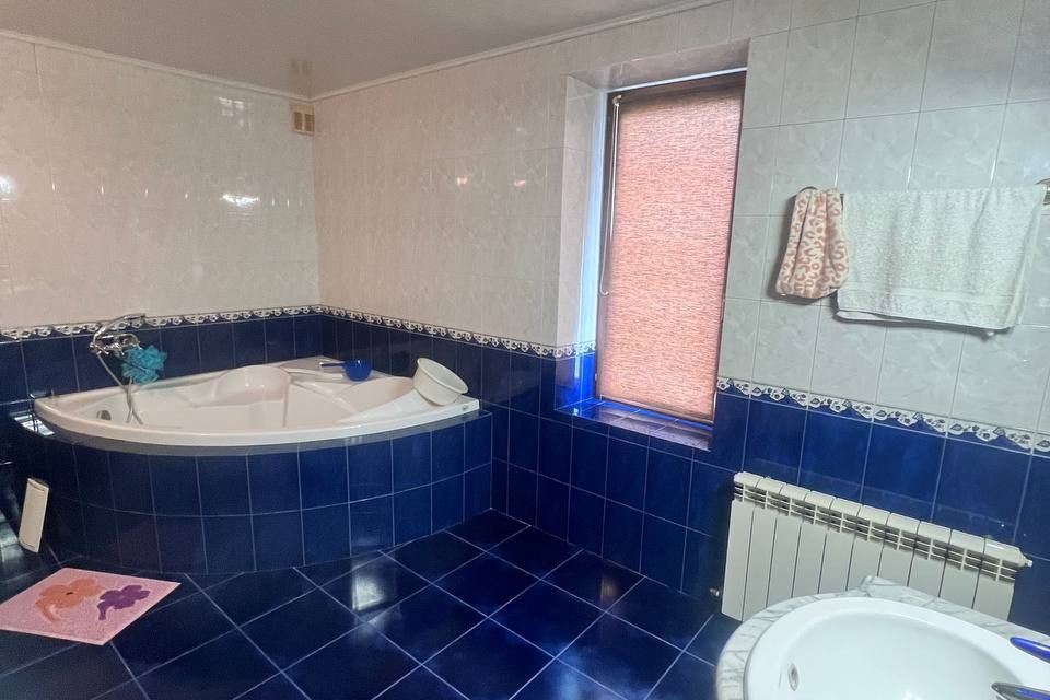 Продаётся 2-этажный дом, 270 м²