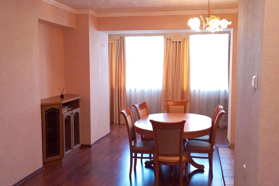 Продаётся 3-комнатная квартира, 167 м²
