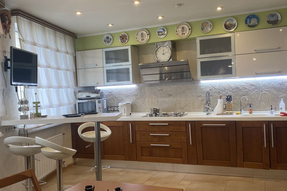 Продаётся 3-комнатная квартира, 124 м²