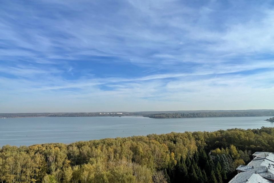 Продаётся 4-комнатная квартира, 200 м²