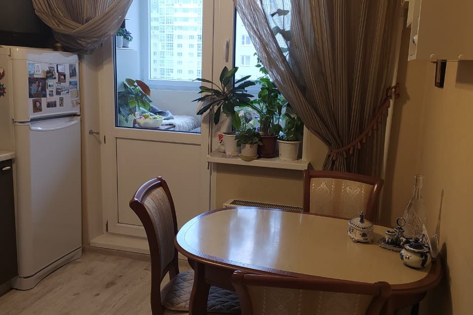 Продаётся 1-комнатная квартира, 42 м²