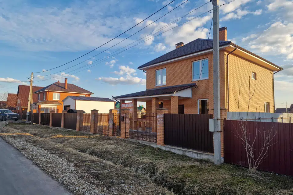 Продаётся 2-этажный дом, 140 м²