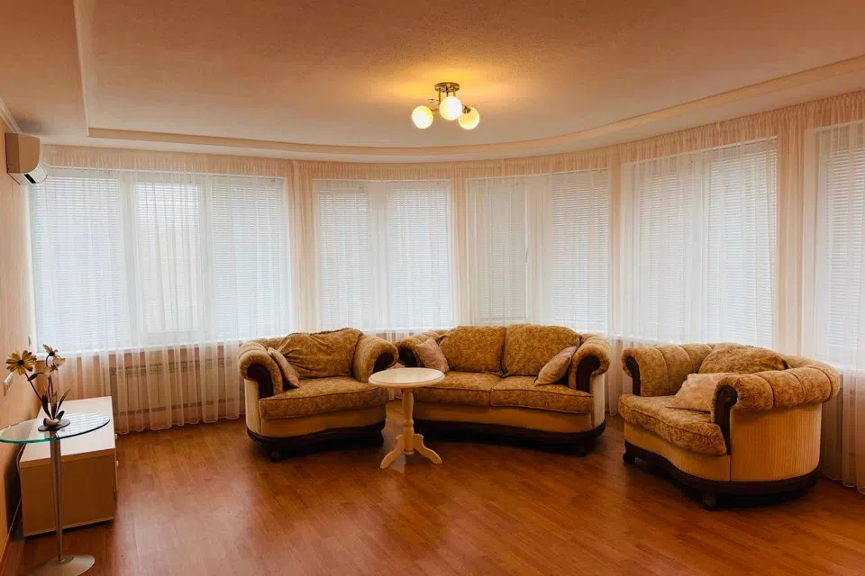 Продаётся 3-этажный дом, 380.3 м²