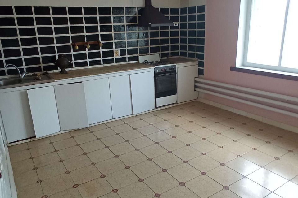 Продаётся 3-этажный дом, 500 м²