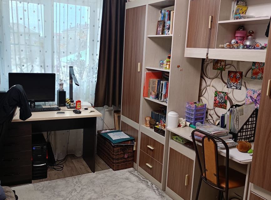 Продаётся 3-комнатная квартира, 57 м²