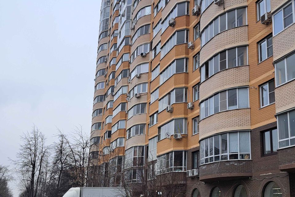 Продаётся 1-комнатная квартира, 57 м²