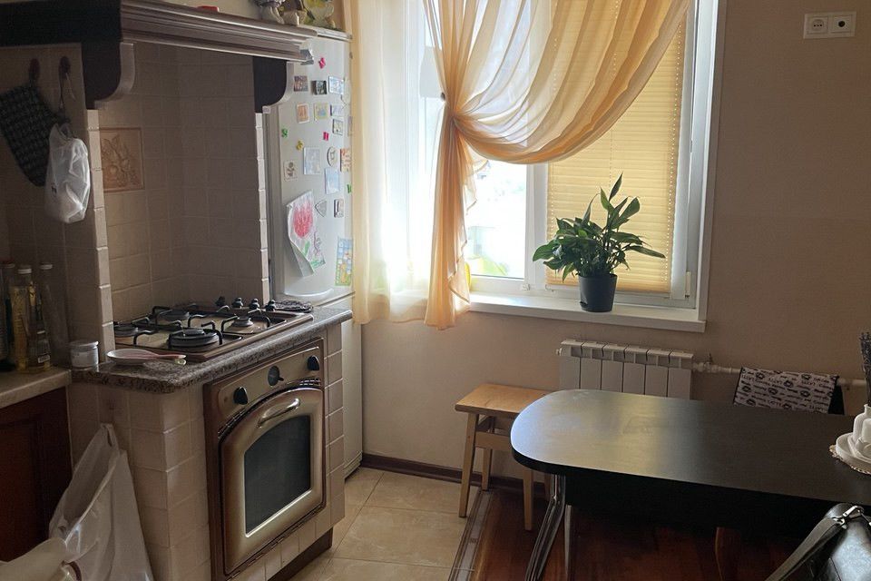 Продаётся 4-комнатная квартира, 76.1 м²